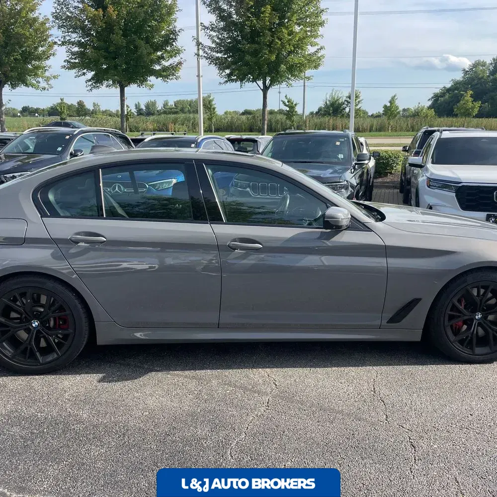 2022 BMW 5-Series M550xi