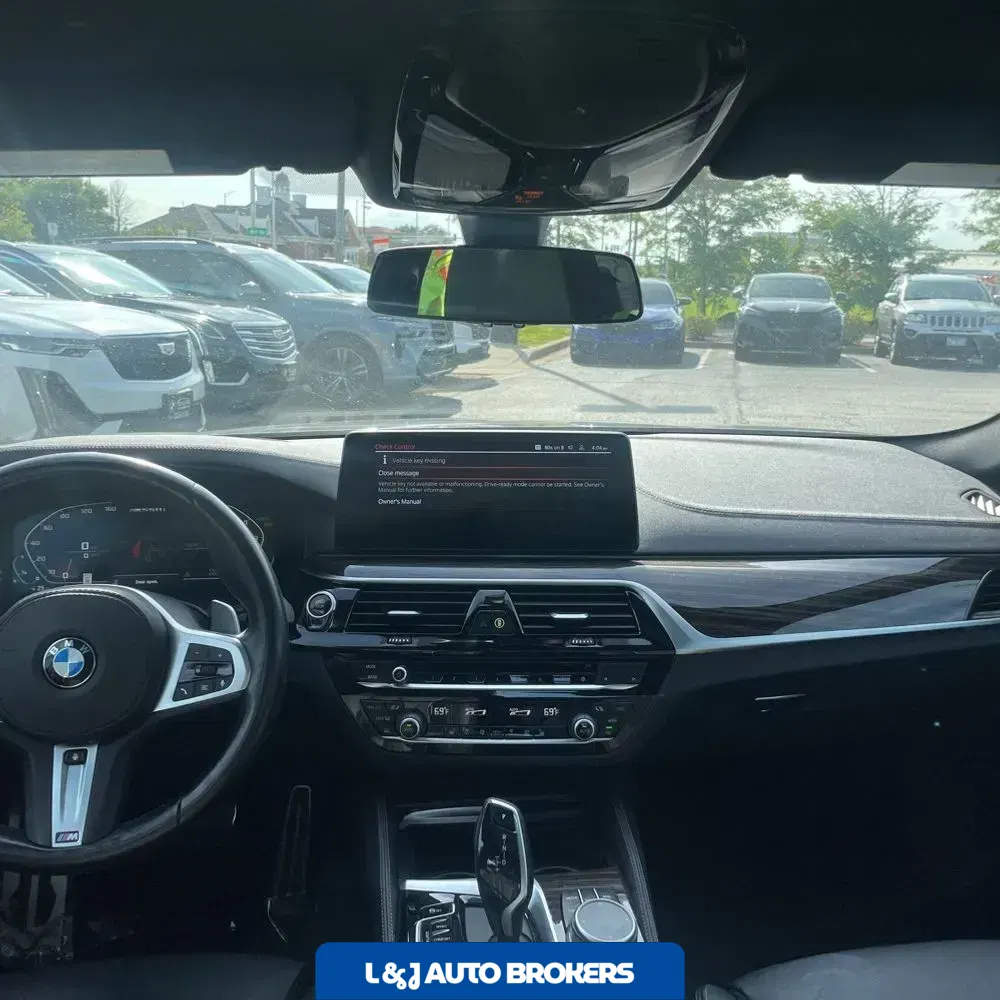 2022 BMW 5-Series M550xi