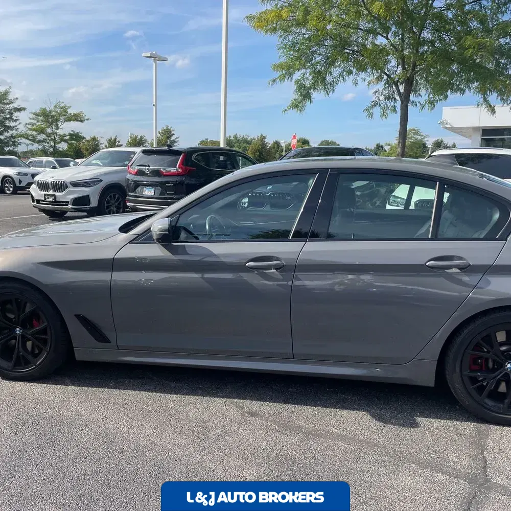 2022 BMW 5-Series M550xi