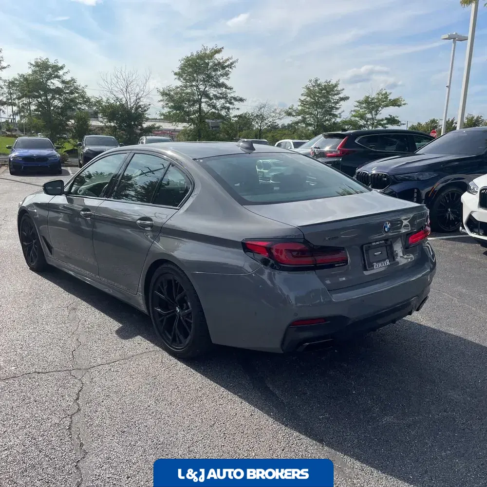 2022 BMW 5-Series M550xi