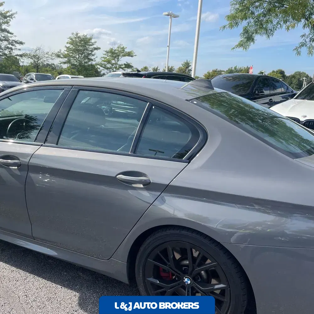 2022 BMW 5-Series M550xi