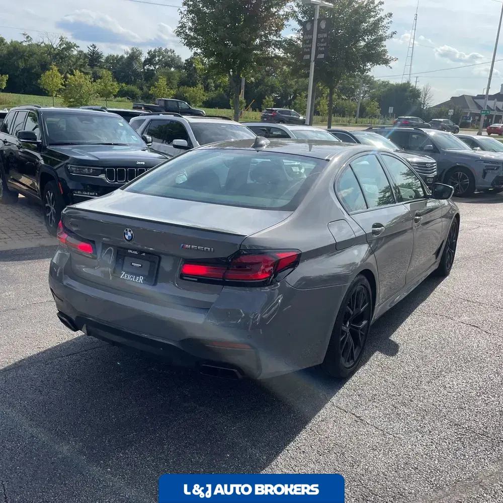 2022 BMW 5-Series M550xi