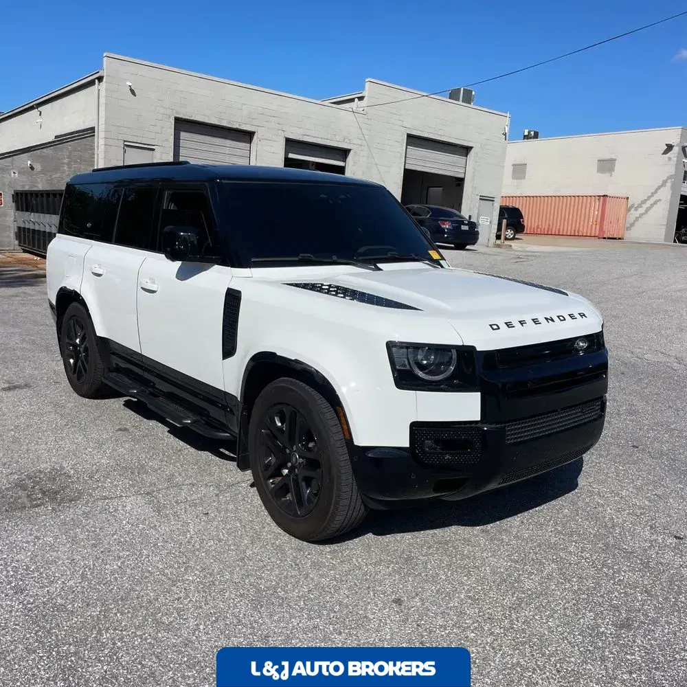 2023 Land Rover Defender 130 X-Dynamic SE