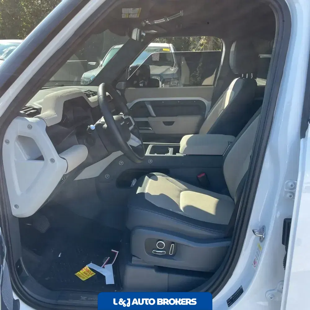 2023 Land Rover Defender 130 X-Dynamic SE