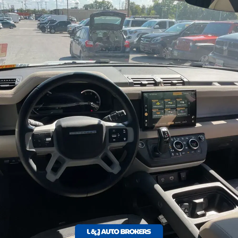 2023 Land Rover Defender 130 X-Dynamic SE