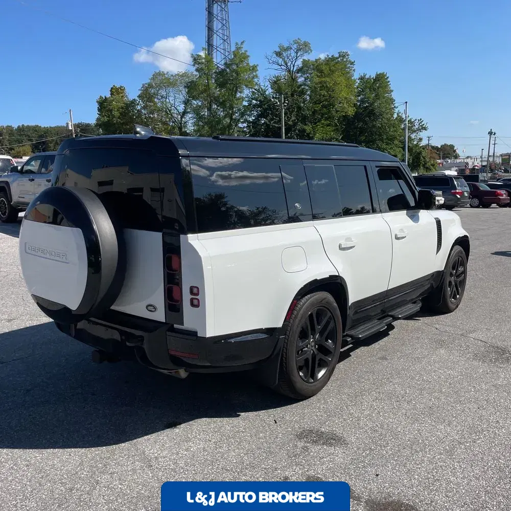 2023 Land Rover Defender 130 X-Dynamic SE