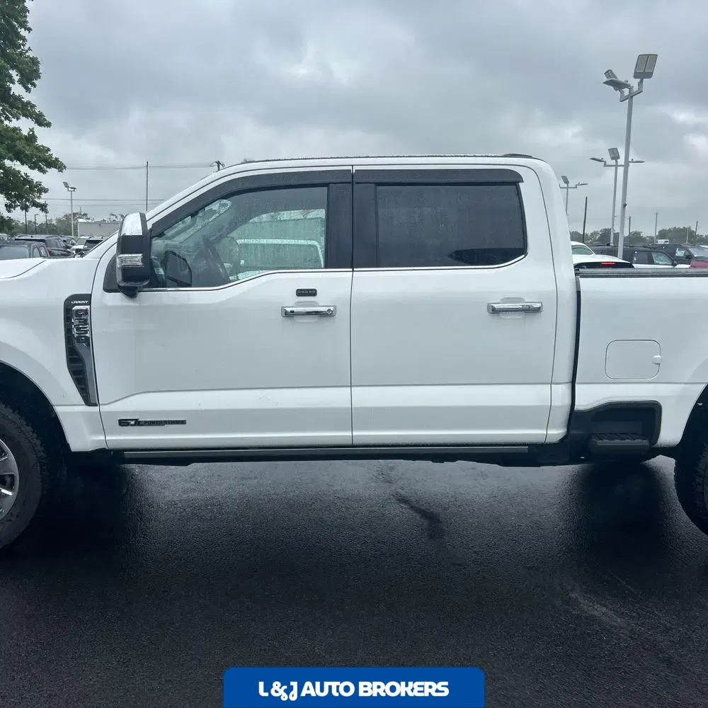 2025 Ford F-350 Super Duty Lariat