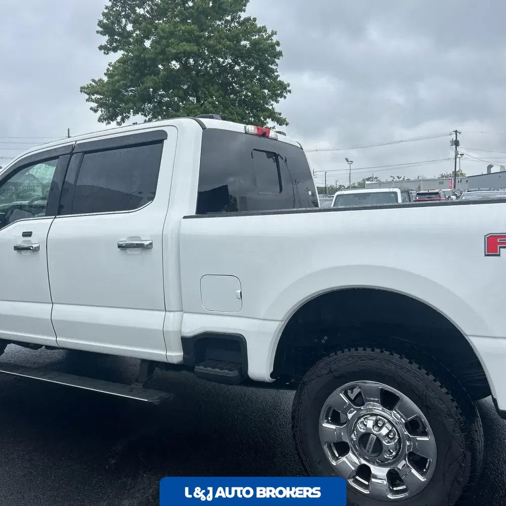 2025 Ford F-350 Super Duty Lariat