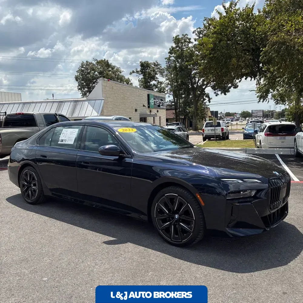2023 BMW 7-Series 740i