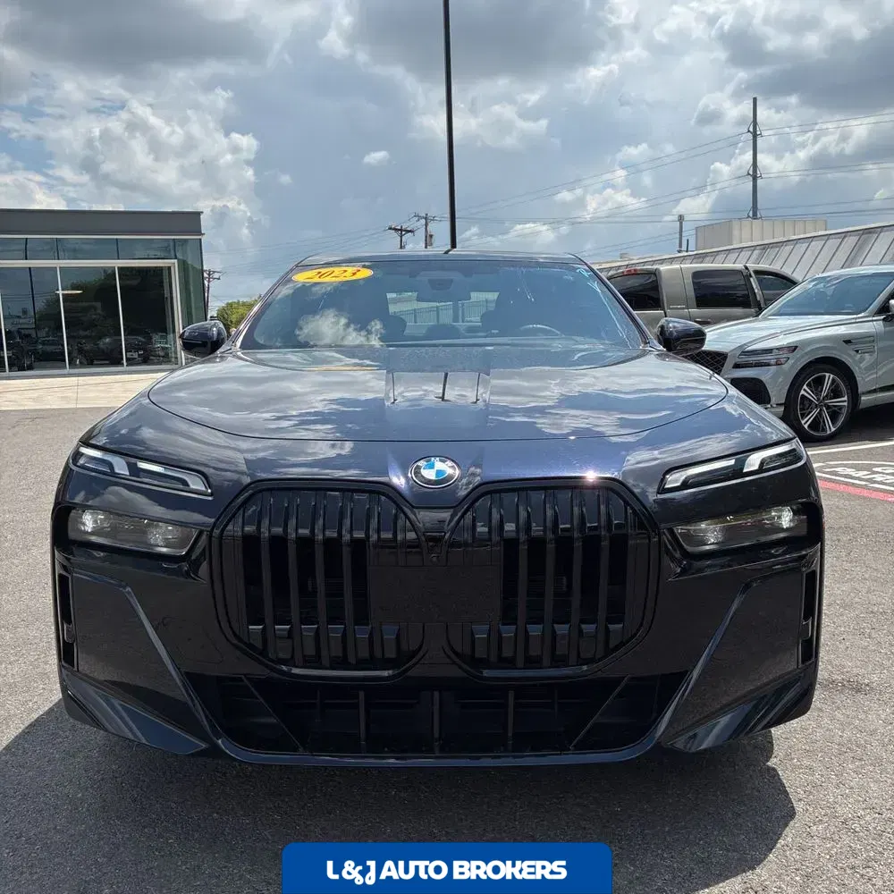 2023 BMW 7-Series 740i