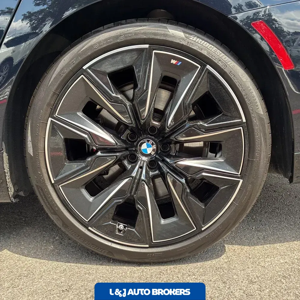 2023 BMW 7-Series 740i
