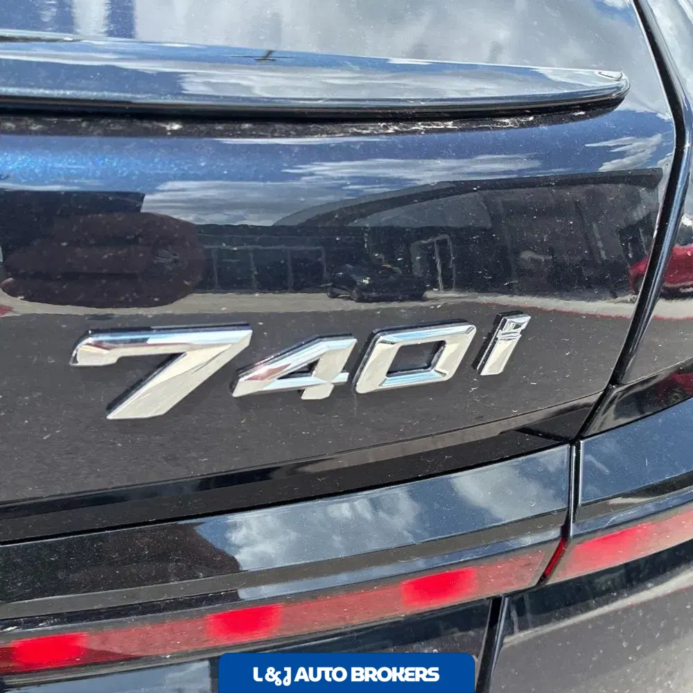 2023 BMW 7-Series 740i