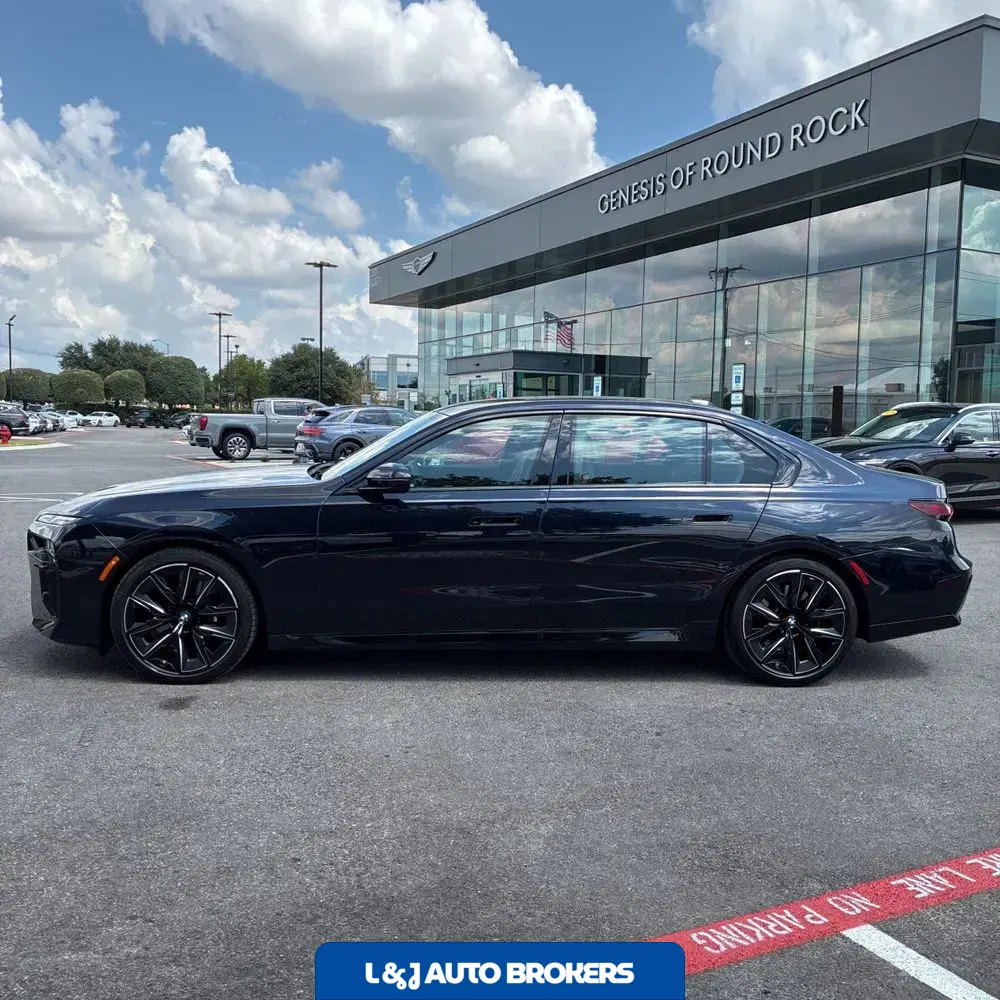 2023 BMW 7-Series 740i