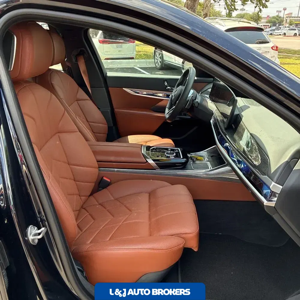 2023 BMW 7-Series 740i