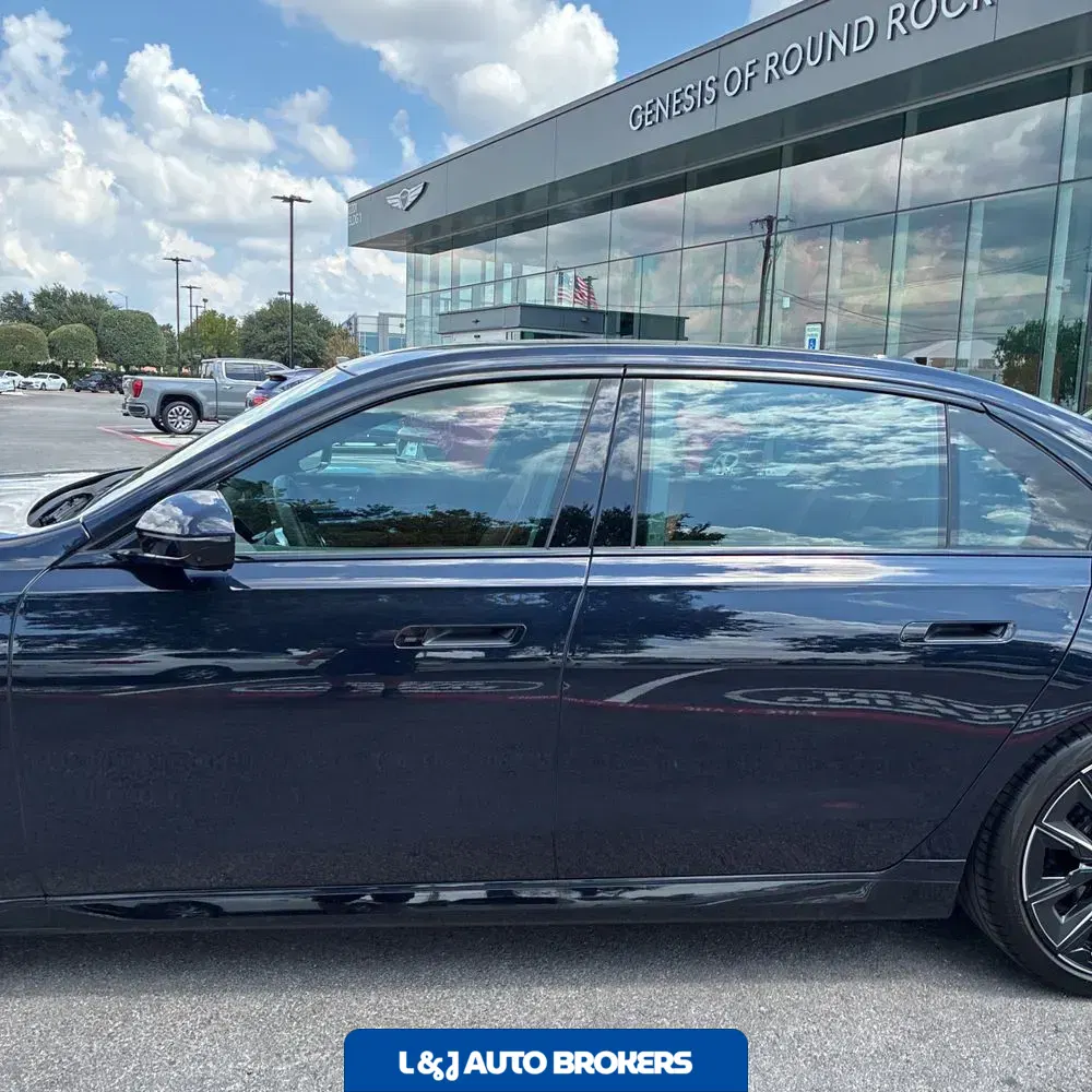 2023 BMW 7-Series 740i