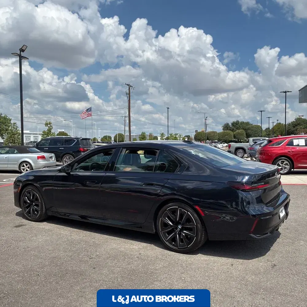 2023 BMW 7-Series 740i