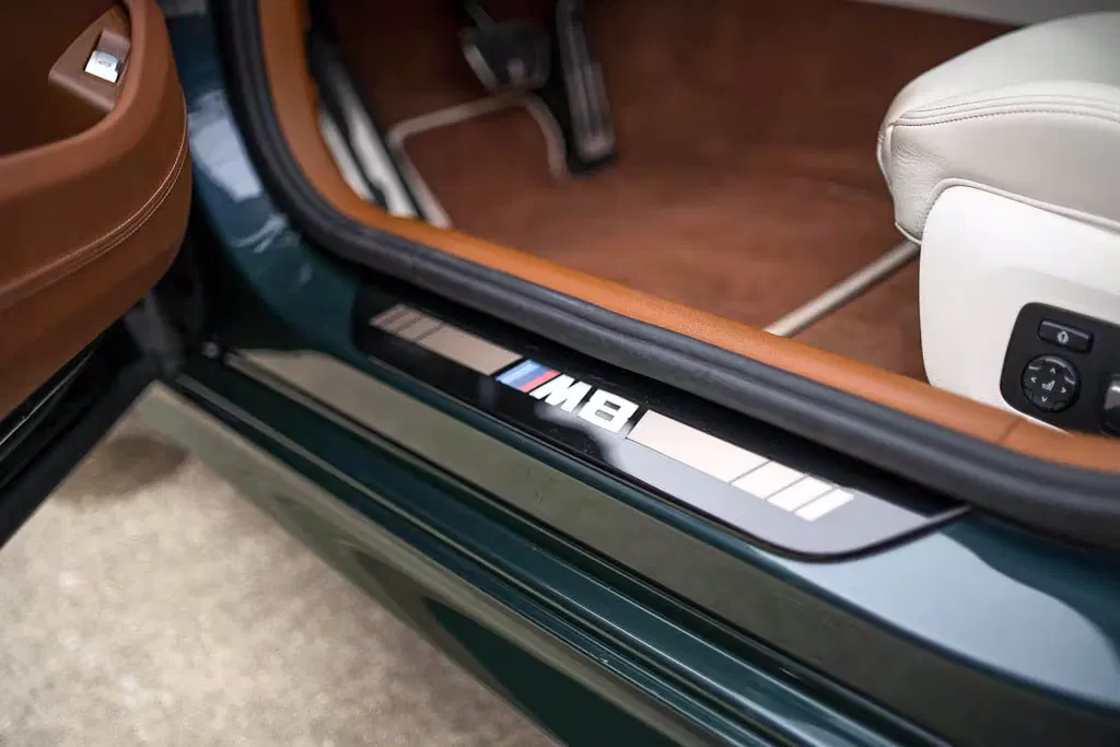 2020 BMW M8 First Edition 1/400