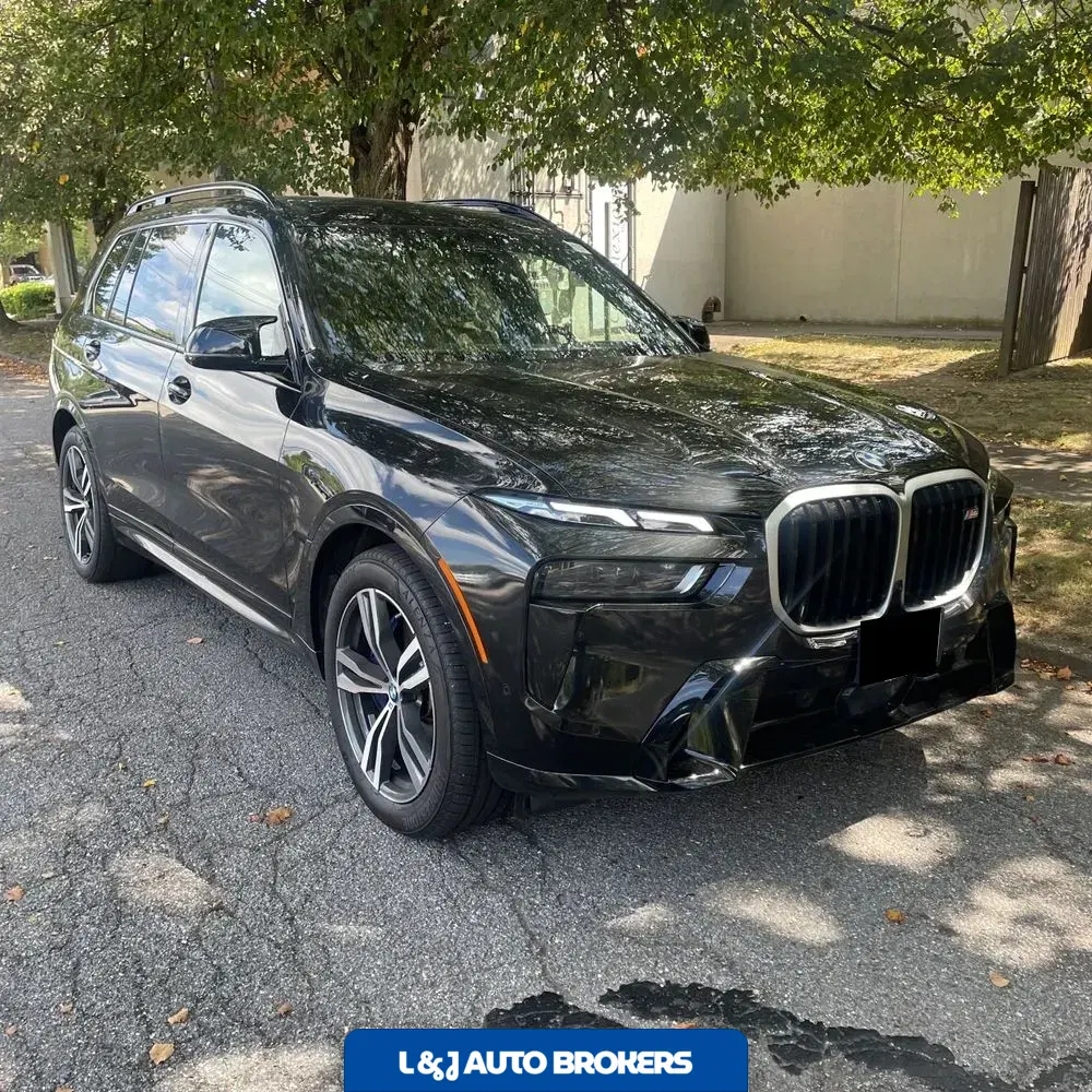 2023 BMW X7 M60i