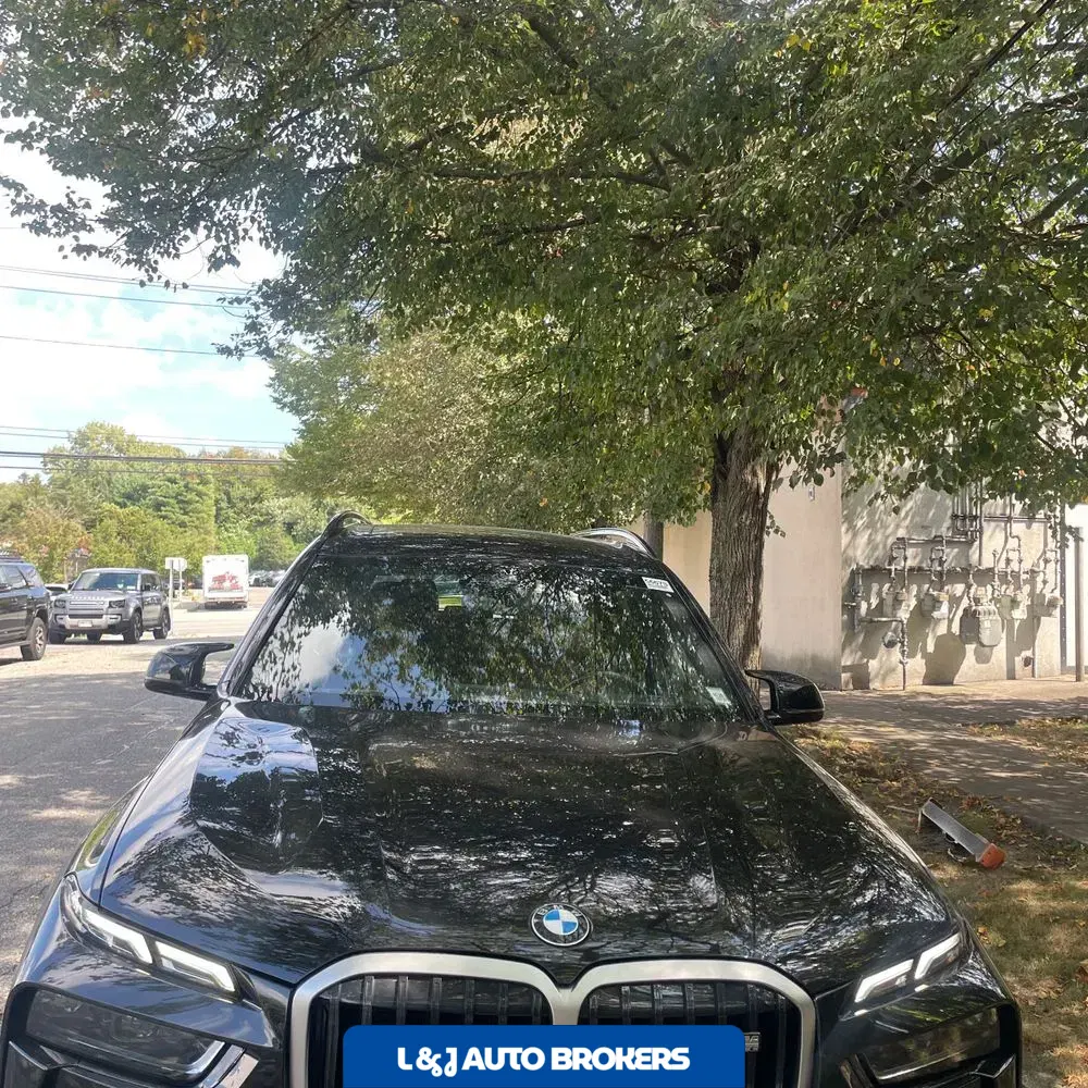 2023 BMW X7 M60i