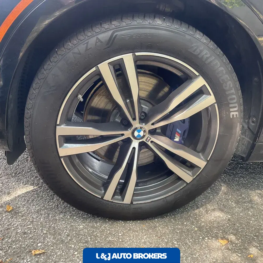 2023 BMW X7 M60i