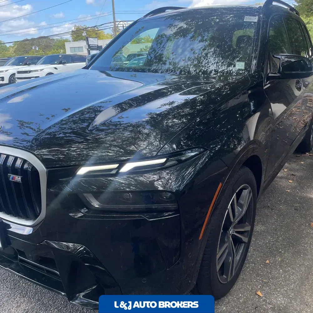 2023 BMW X7 M60i
