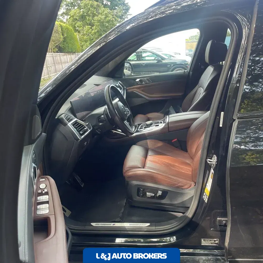 2023 BMW X7 M60i