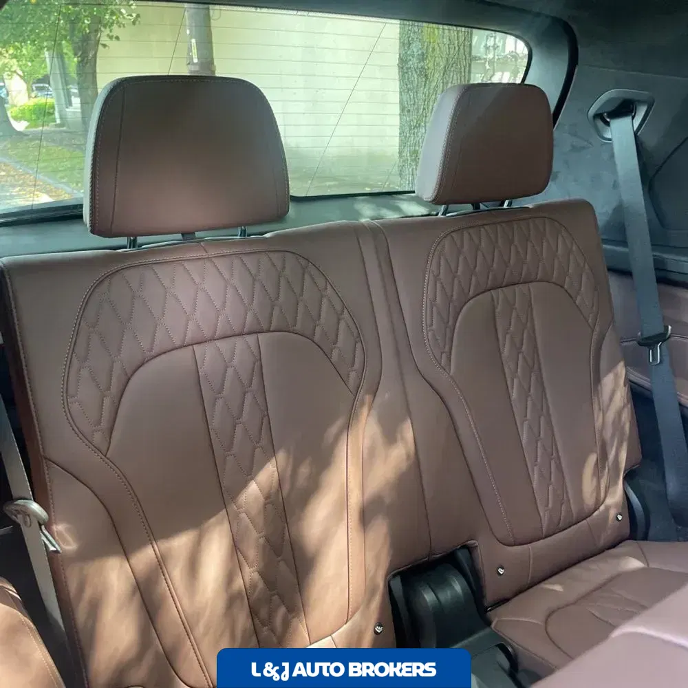 2023 BMW X7 M60i
