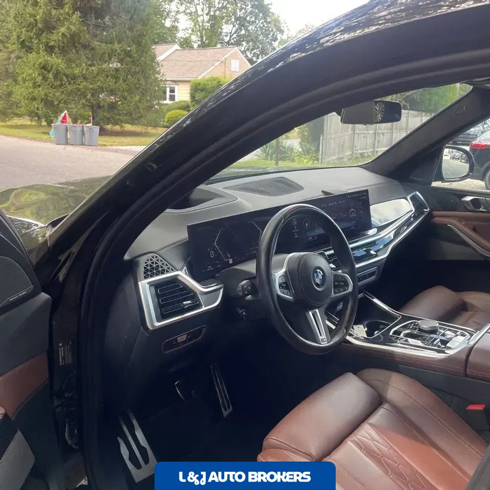 2023 BMW X7 M60i