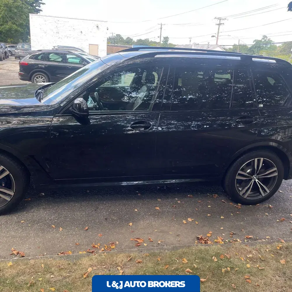 2023 BMW X7 M60i