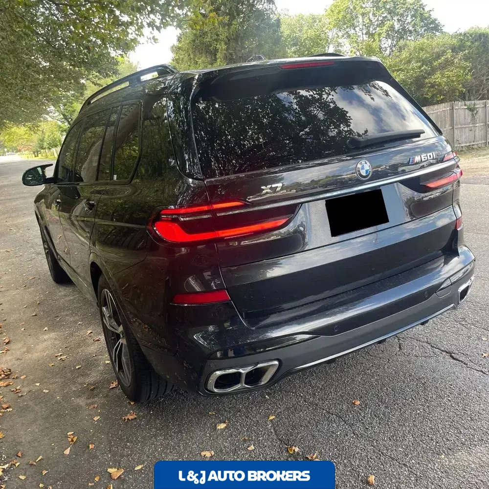 2023 BMW X7 M60i