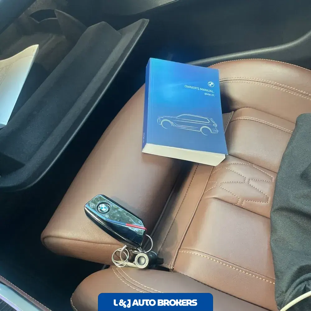 2023 BMW X7 M60i