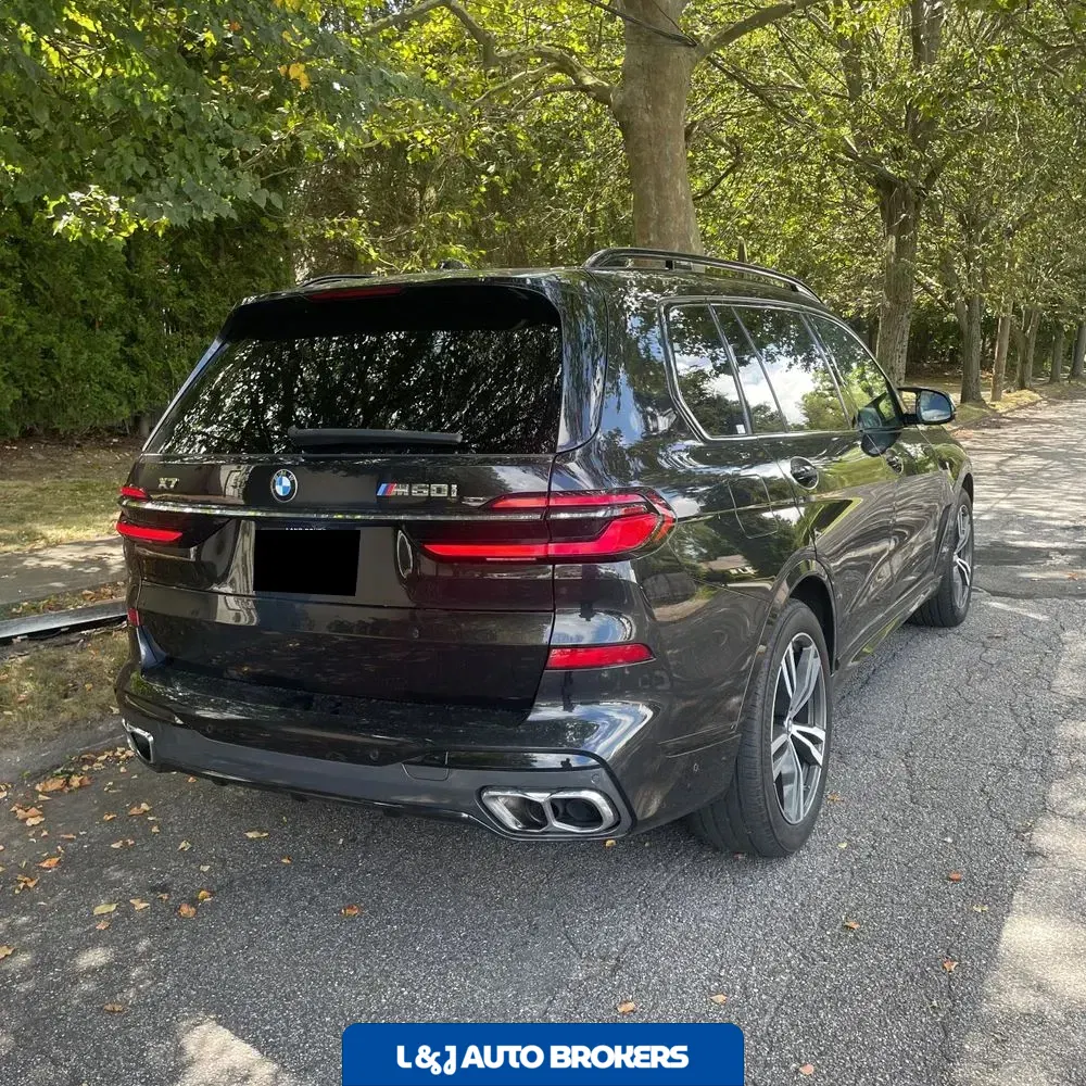 2023 BMW X7 M60i