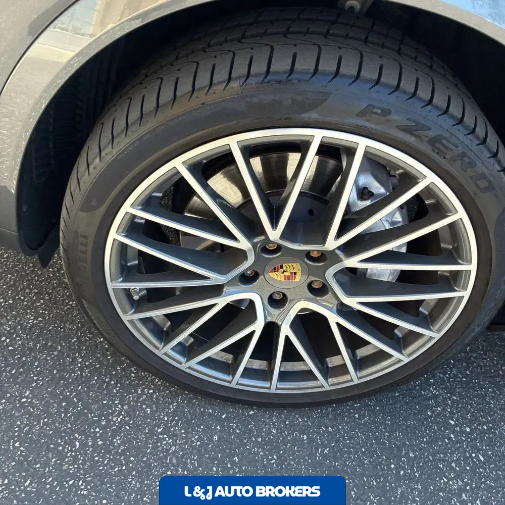 2022 Porsche Cayenne Base