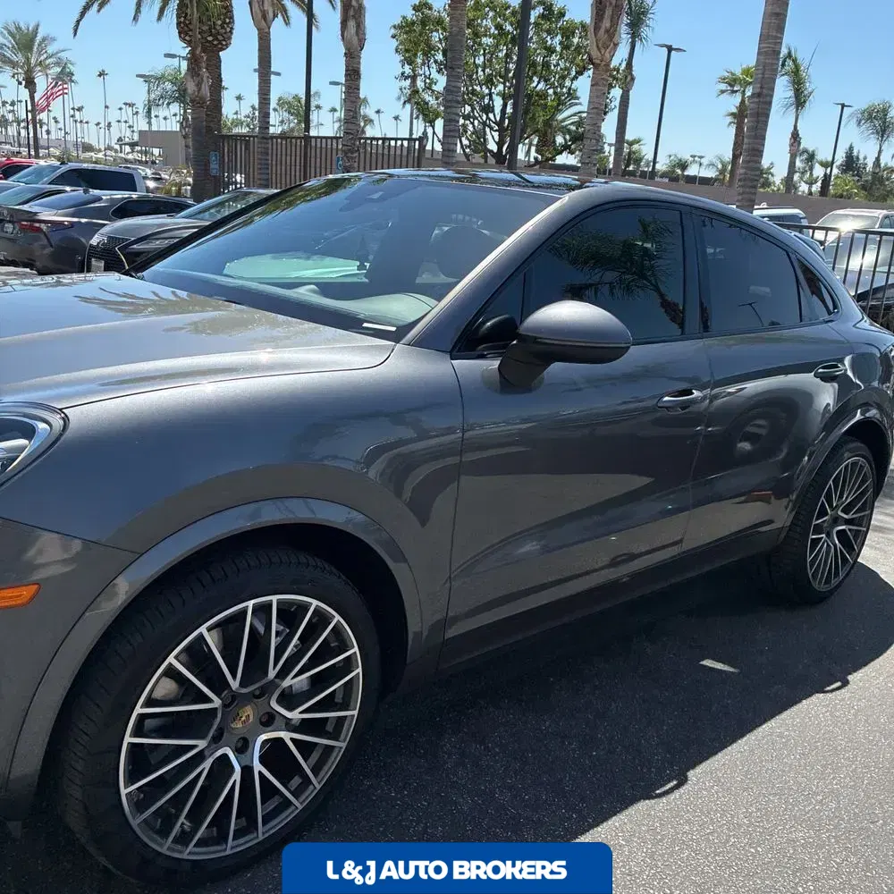 2022 Porsche Cayenne Base