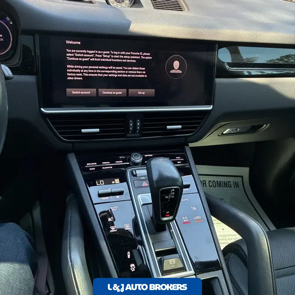 2022 Porsche Cayenne Base