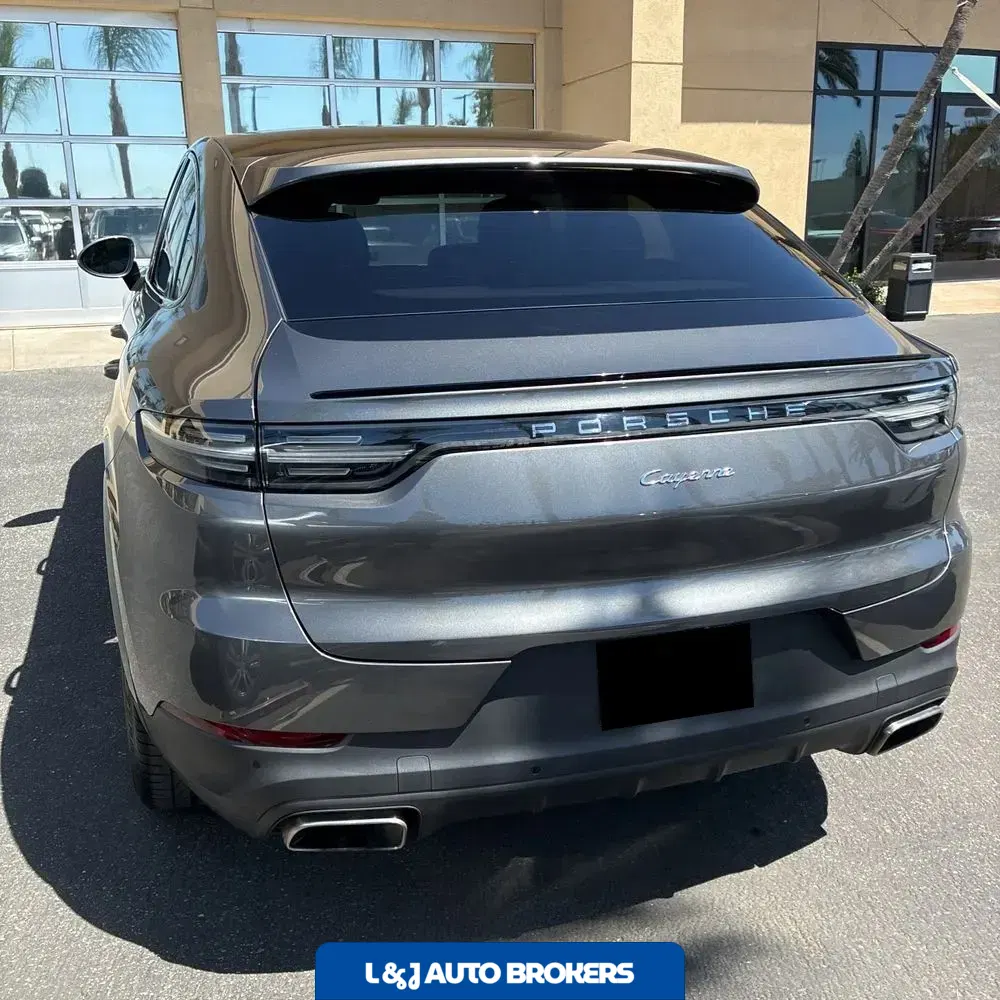 2022 Porsche Cayenne Base