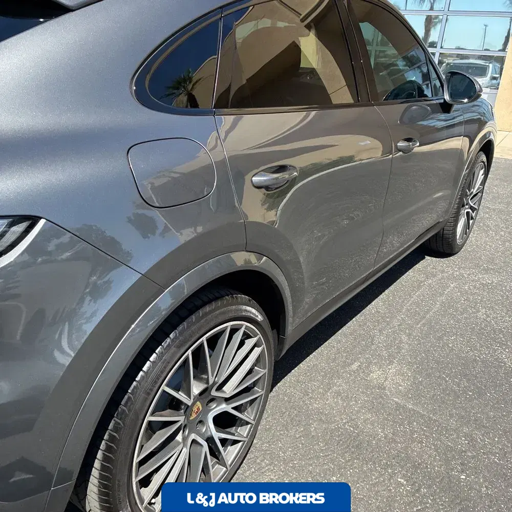 2022 Porsche Cayenne Base