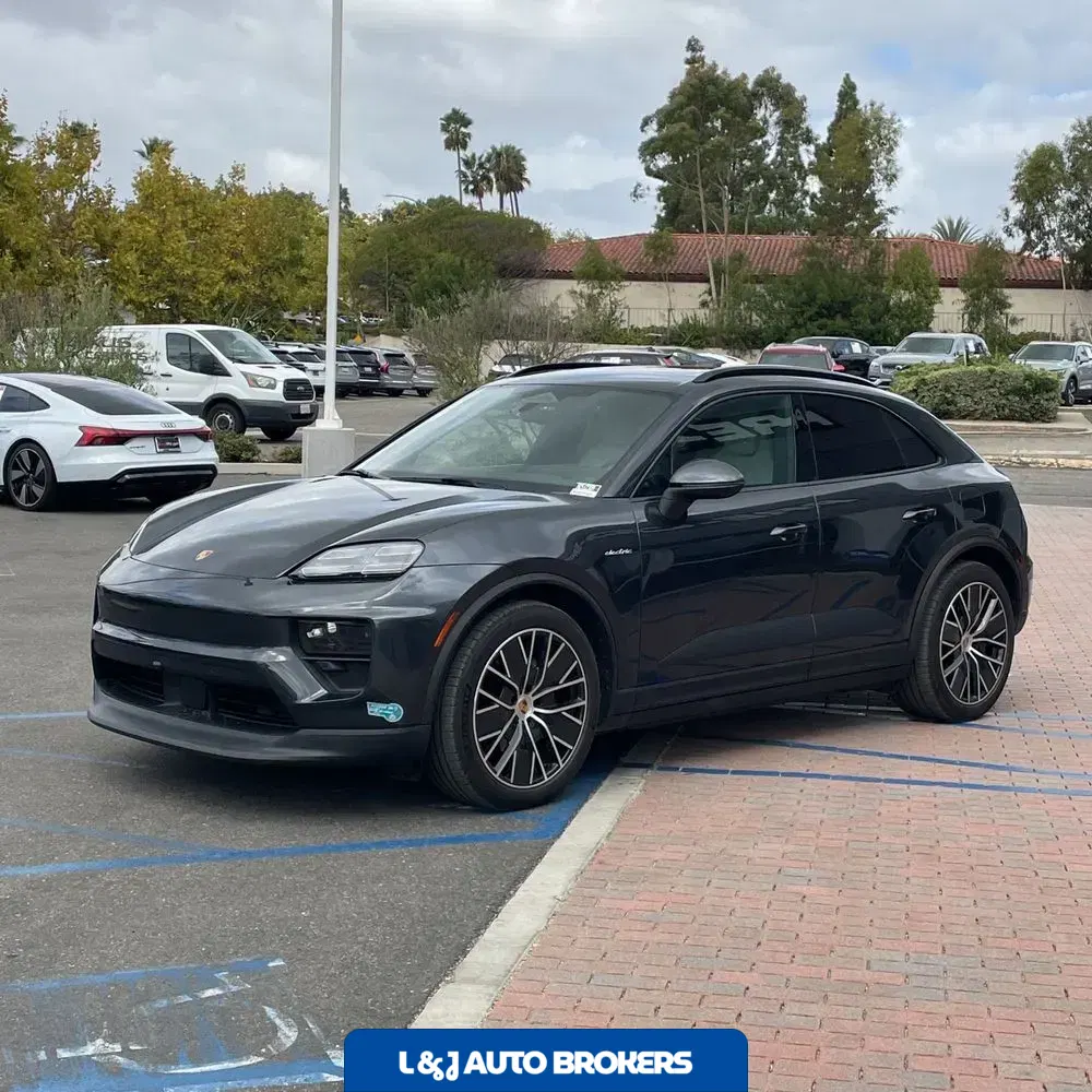 2024 Porsche Macan EV 4