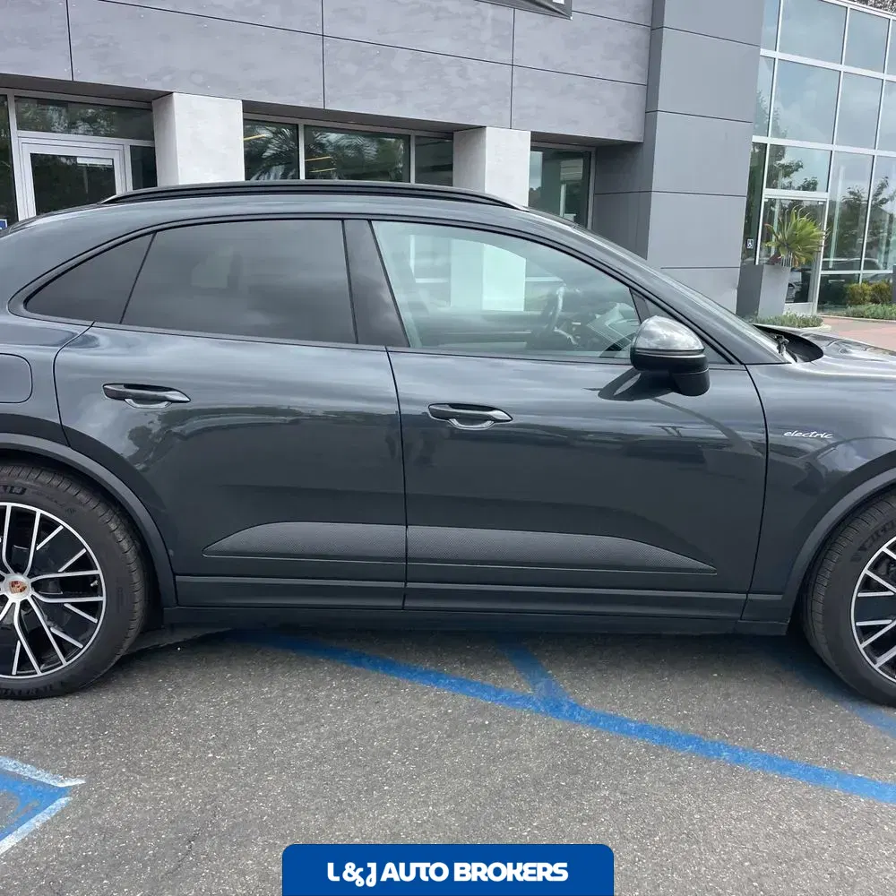 2024 Porsche Macan EV 4