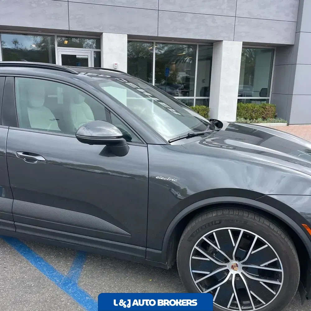 2024 Porsche Macan EV 4