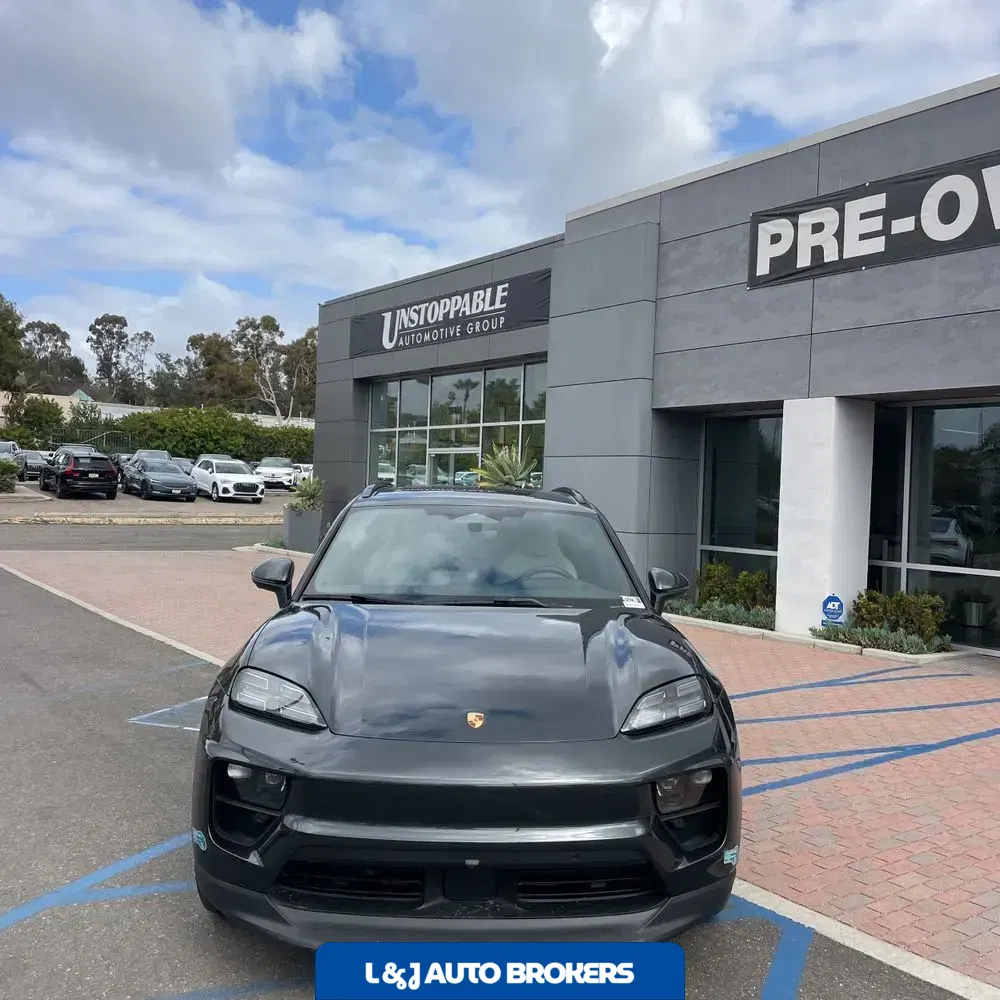 2024 Porsche Macan EV 4