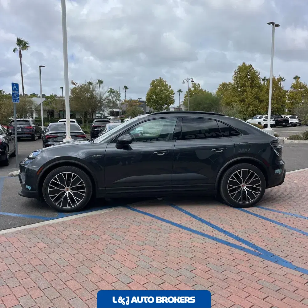 2024 Porsche Macan EV 4