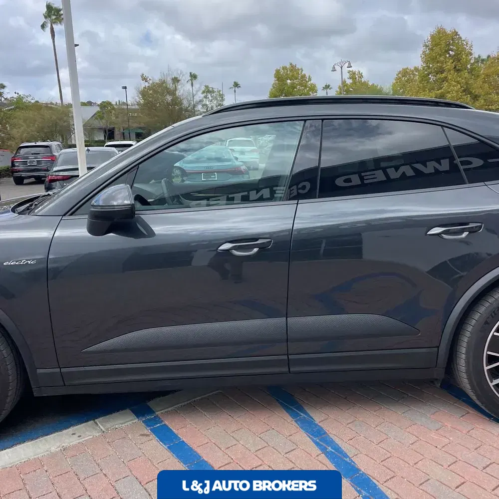 2024 Porsche Macan EV 4