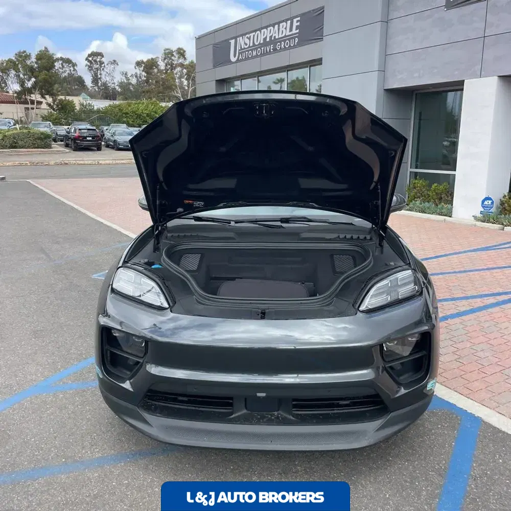 2024 Porsche Macan EV 4