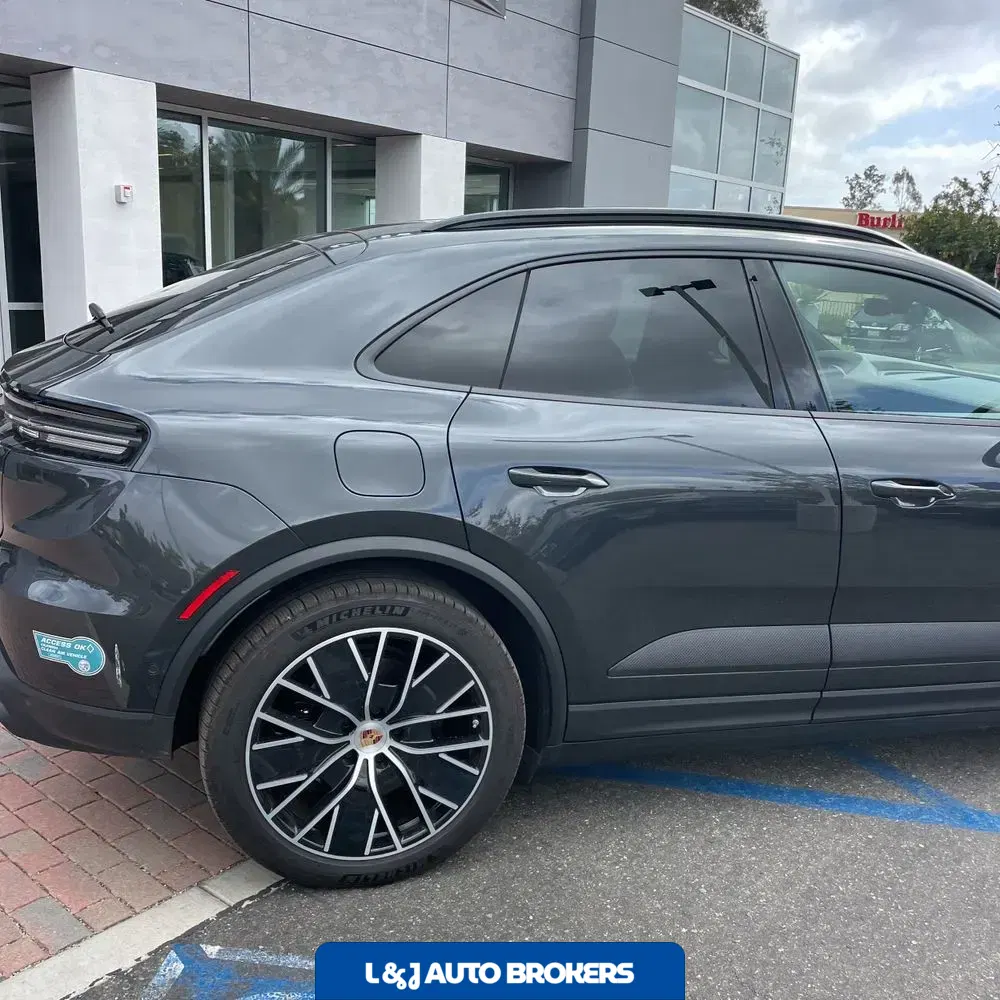2024 Porsche Macan EV 4