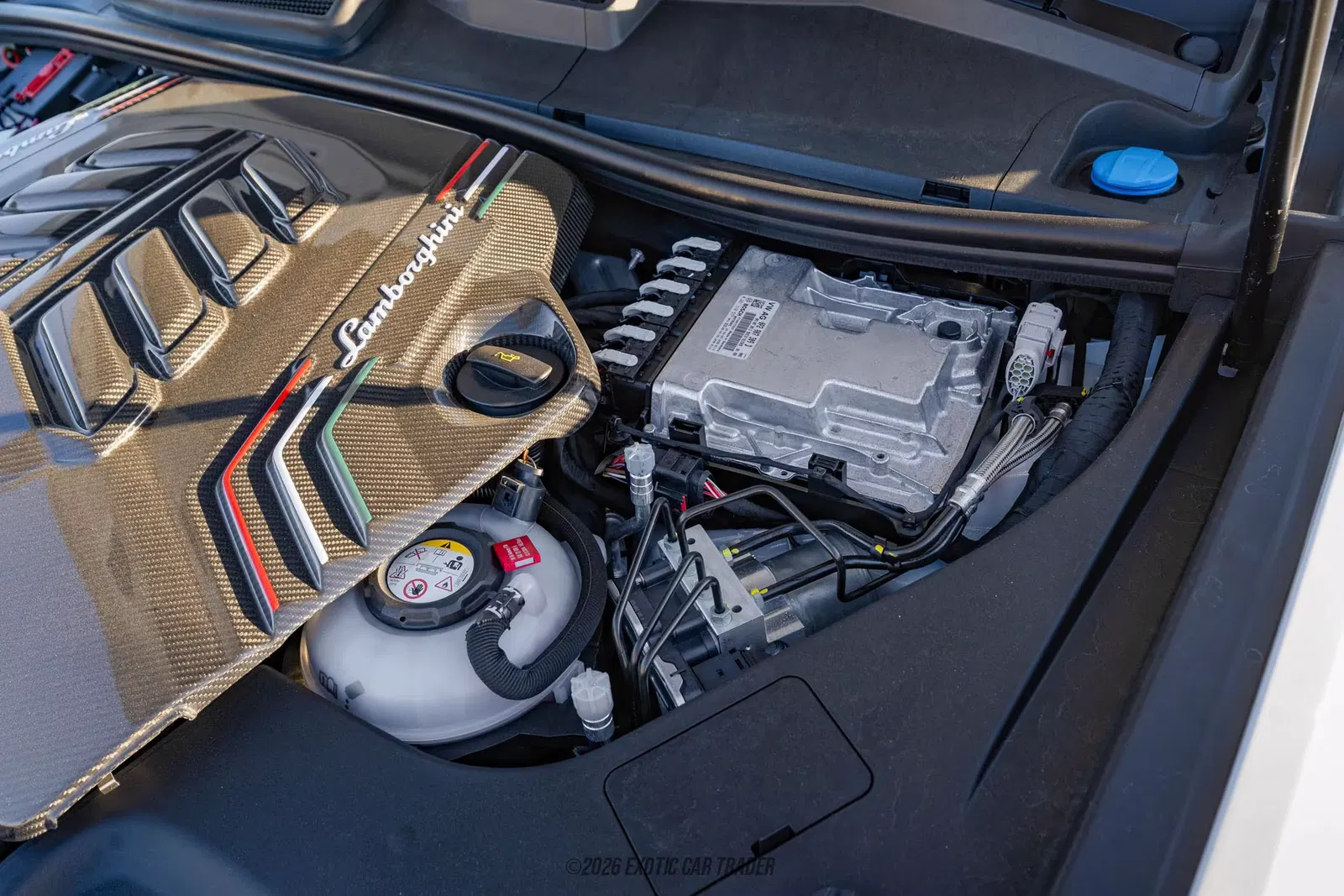 2025 Lamborghini Urus SE