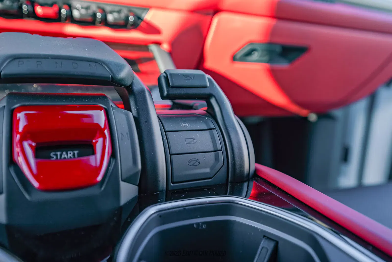2025 Lamborghini Urus SE