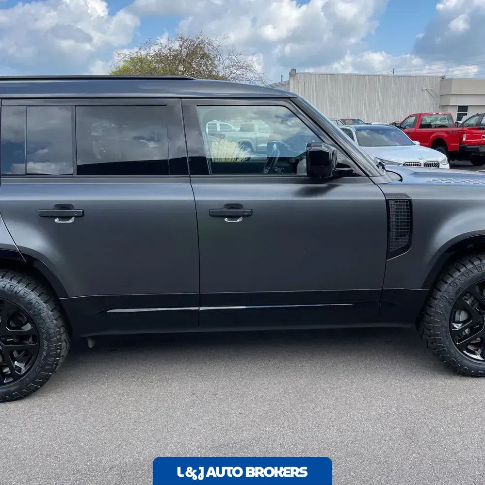 2024 Land Rover Defender 130 Outbound P400