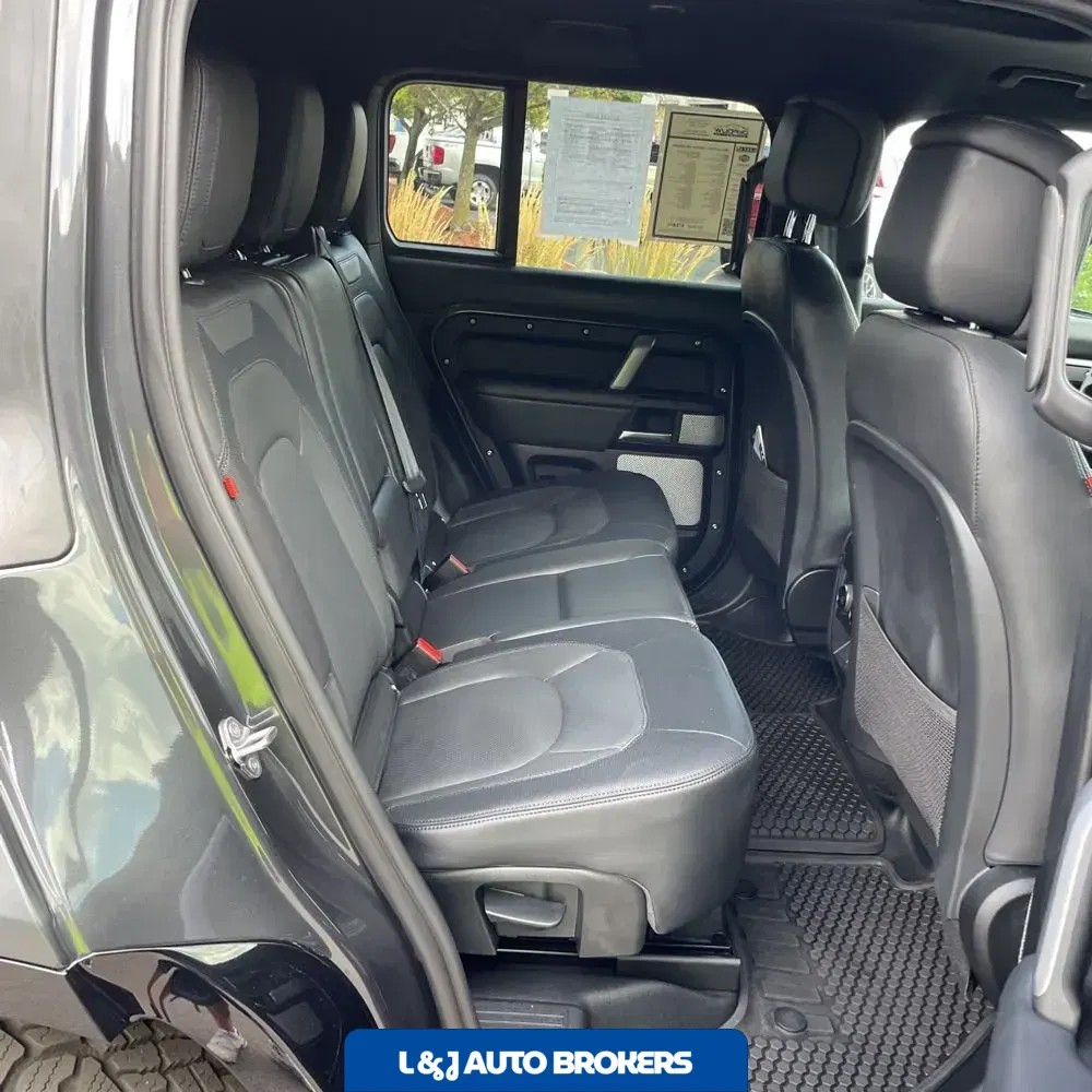 2024 Land Rover Defender 130 Outbound P400