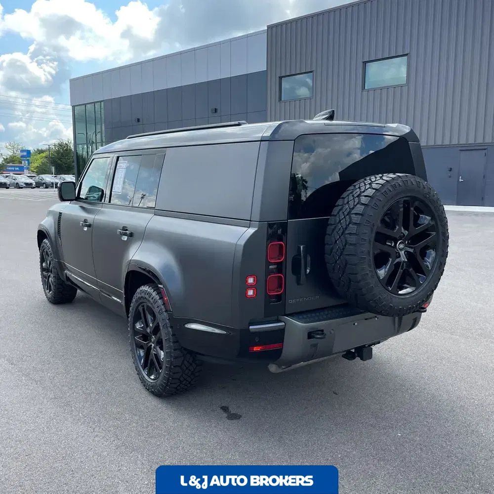 2024 Land Rover Defender 130 Outbound P400